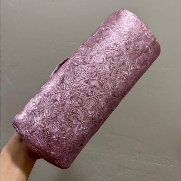 Metallic Fuchsia Cowhide Leather Spiral Embossed Kisslock Baguette Bag/Crossbody - Picture 11 of 12